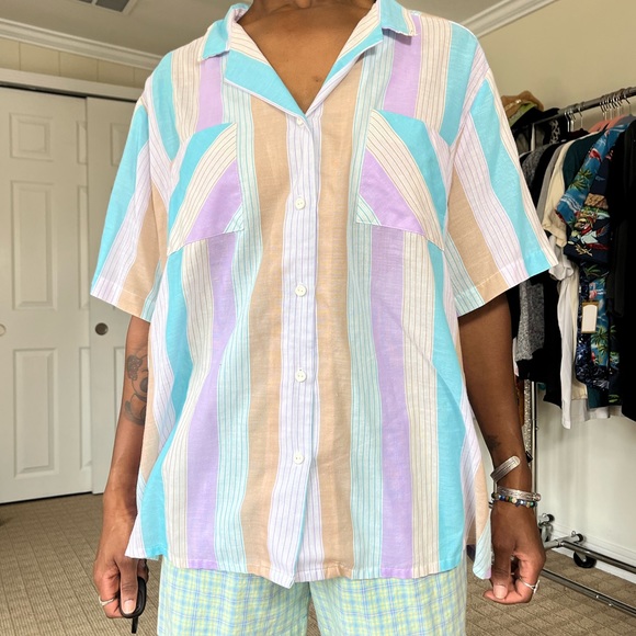 ! Vertical pastel stripes.  Lightweight. Size 42. Fits like a large!! - Picture 5 of 7